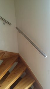 Flache Endkappe, Handlaufhalter mit rundem Bogen Edelstahl-Handlauf, Treppe, gerade