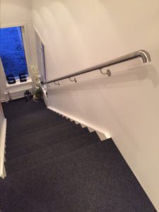 Gebogener Rohrabschluss Handlauf für Ihre Treppe aus Edelstahl, gebogener Abschluss